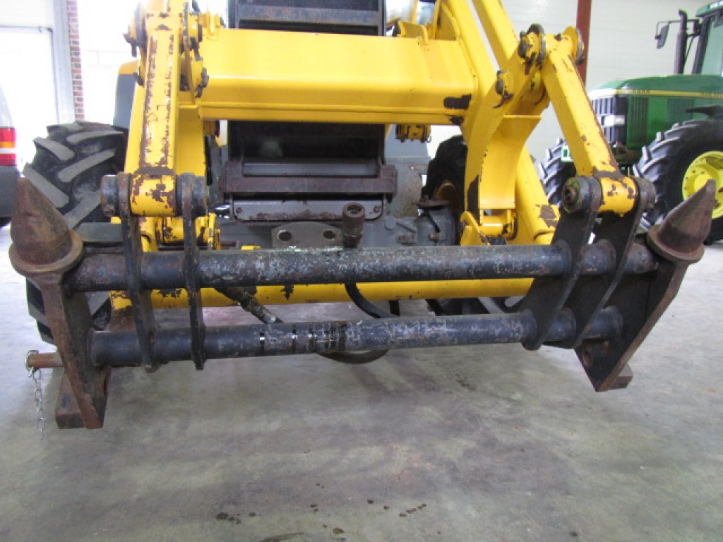 pin and cone carriage to to MF industrial loader