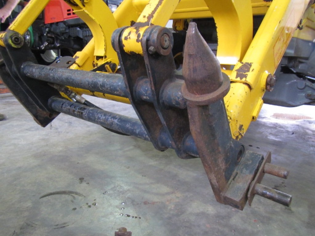 pin and cone carriage to to MF industrial loader