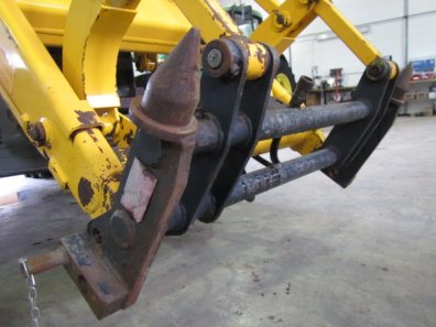 pin and cone carriage to to MF industrial loader