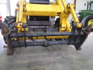 pin and cone carriage to to MF industrial loader