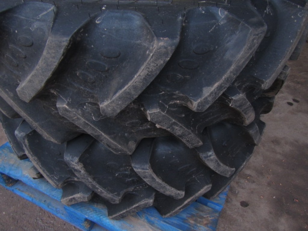 2x 13.6/24 BKT Agrimax 90% tyres, fitted to John Deere wheels
