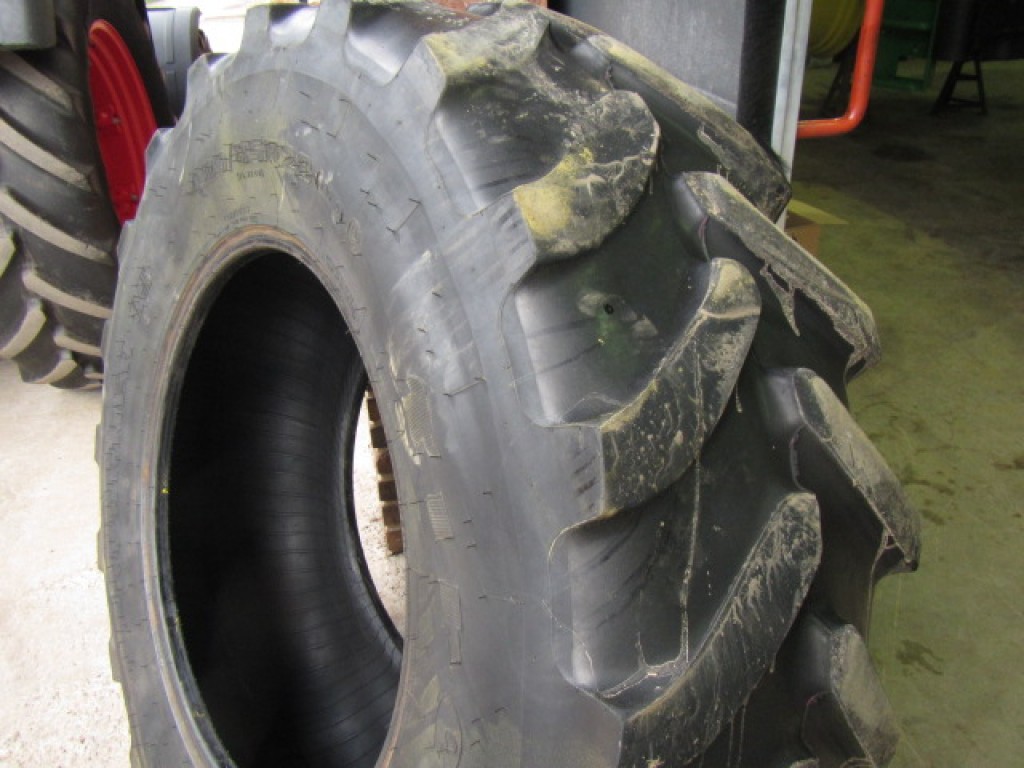 1x 16.9/28 Firestone tyre worn on one side