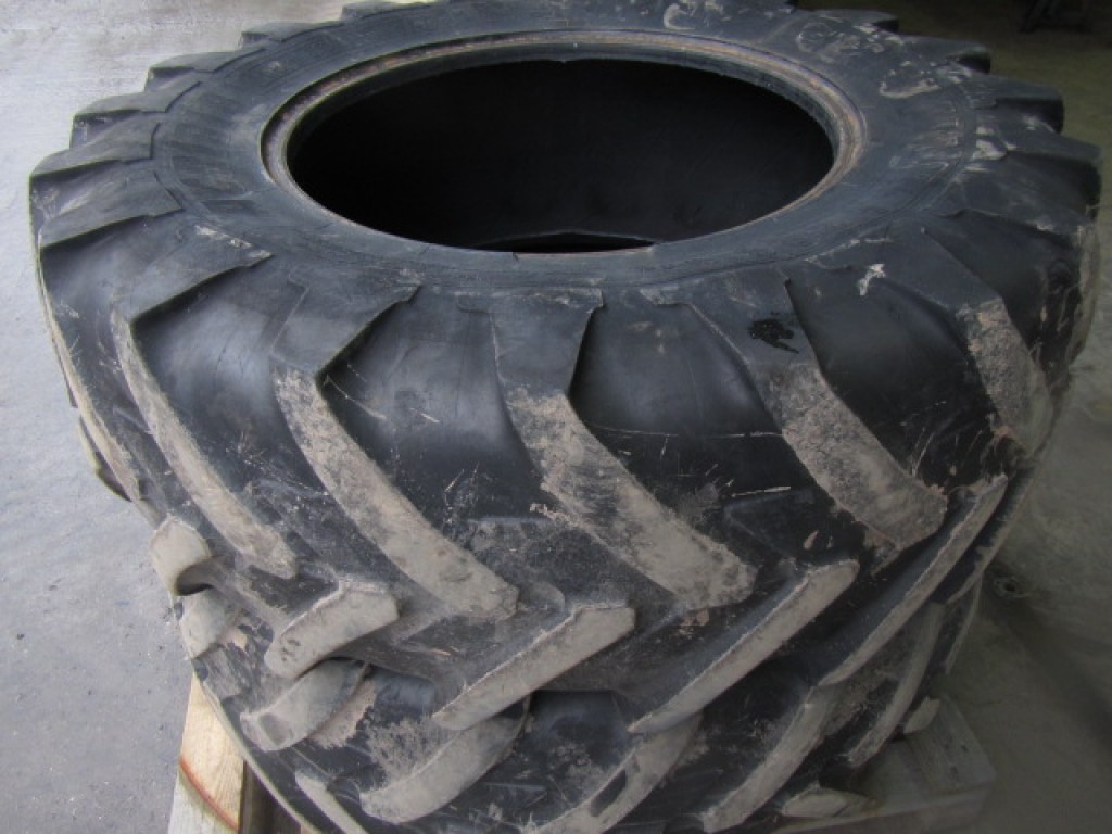 2x 16.9/28 10% Michelin tyres