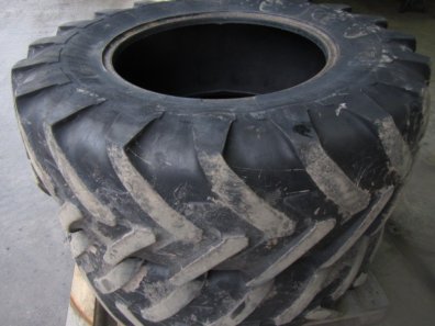 2x 16.9/28 10% Michelin tyres