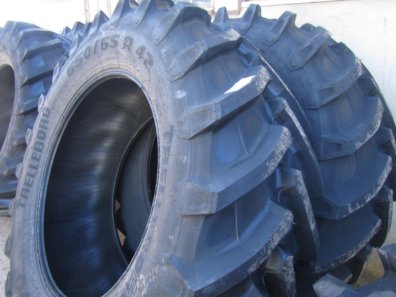 2x 650/65/42 + 2x 540/65/30 new Trelleborg tyres