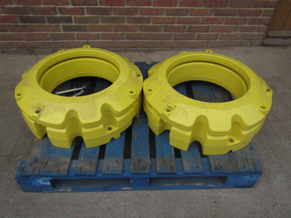 2x 72kg and 2x 205kg John Deere wheel weights