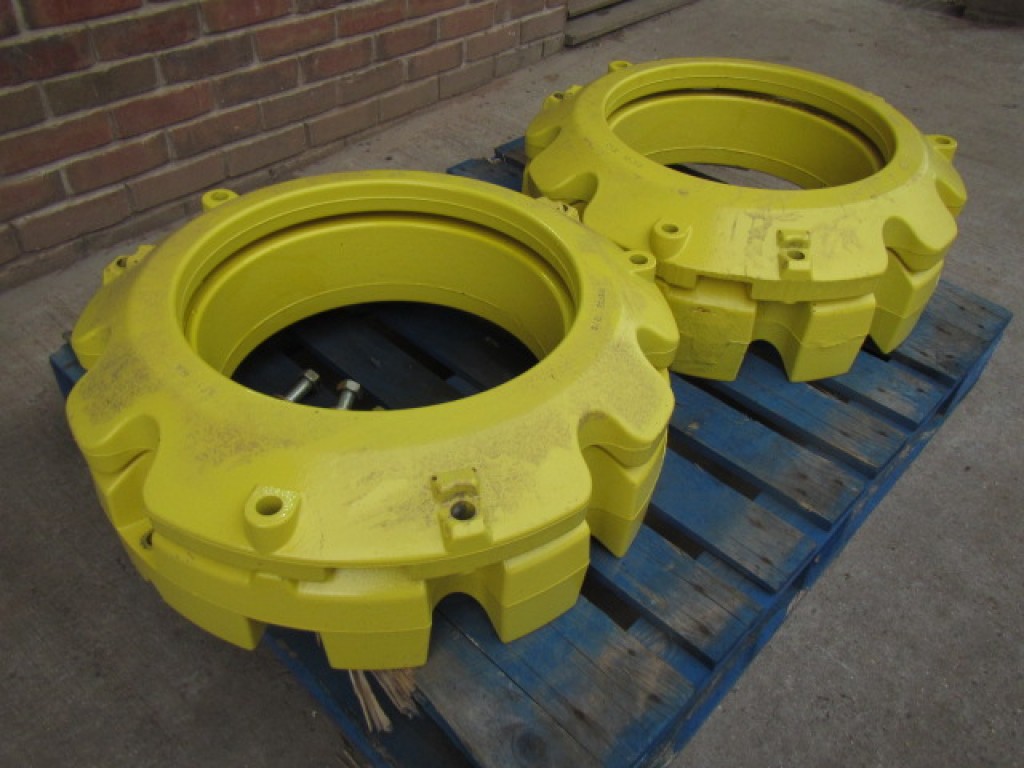 2x 72kg and 2x 205kg John Deere wheel weights
