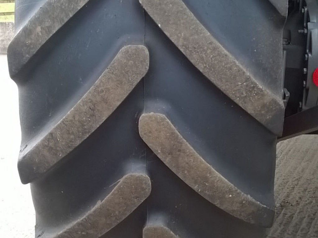 2x 540/65/28 + 2x 650/65/38 Michelin tyres, 35% tread