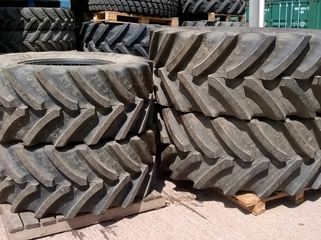 2x 540/65/28 + 2x 650/65/38 BKT tractor tyres