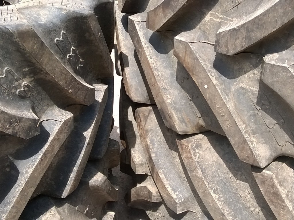 2x 540/65/28 + 2x 650/65/38 BKT tractor tyres