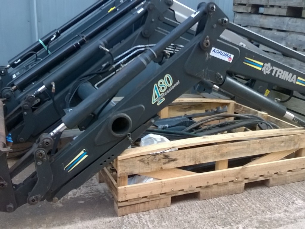 Trima 480 professional loader, to fit new Holland TS115, Euro carriage, 3rd service, joystick control, complete with brackets and valve