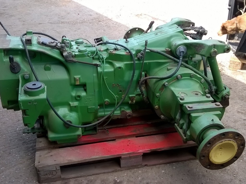 John Deere 2850 spares, air cleaner, hitch, radiator, diesel tank, bonnet
