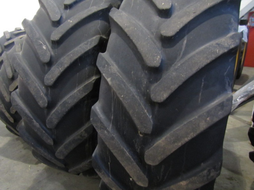 2x 650/65/42 + 2x 540/65/30 Michelin tyres