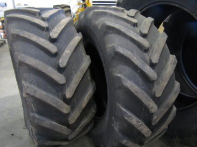 2x 650/65/42 + 2x 540/65/30 Michelin tyres