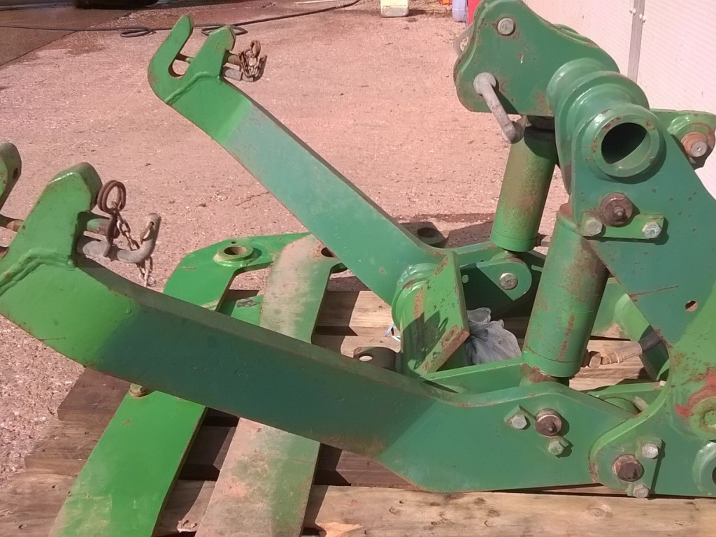 John Deere front linkage, to fit 50 series, complete with side rails, linkage has done very little work