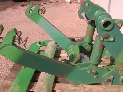 John Deere front linkage, to fit 50 series, complete with side rails, linkage has done very little work