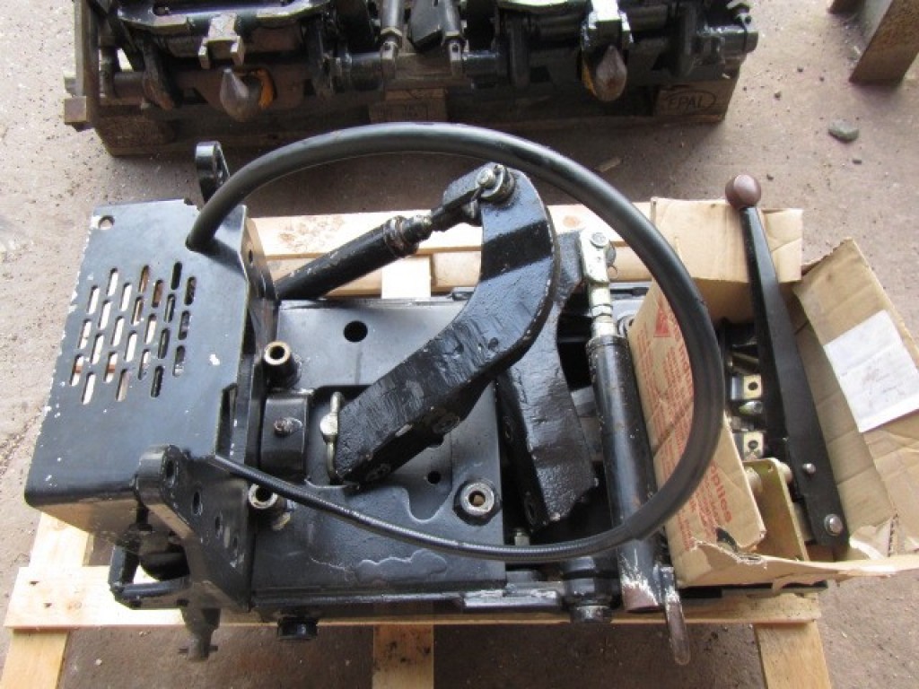 Case 5140 pickup hitch, removed from tractor with only 3,300 hrs
