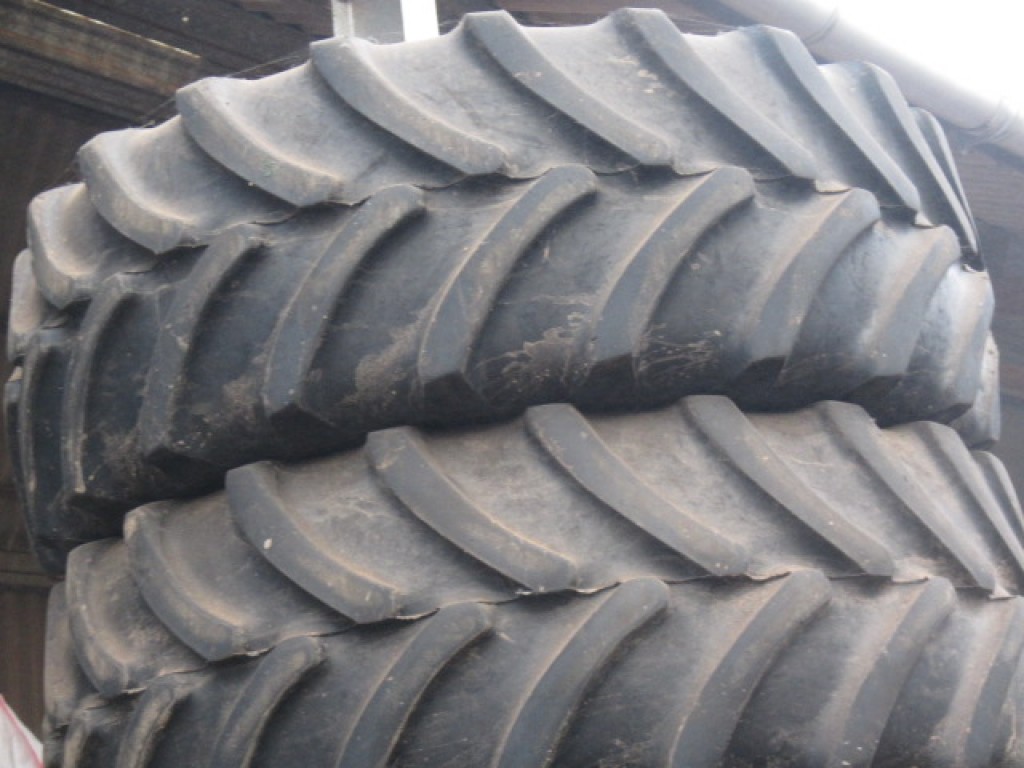 2x 600/65/38 + 2x 480/65/28 Firestone tyres 40-50%