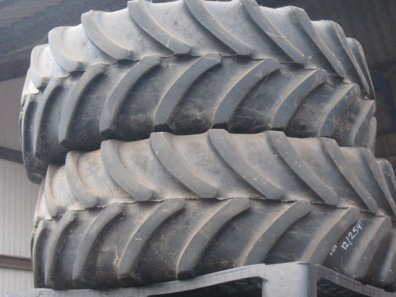 2x 600/65/38 + 2x 480/65/28 Firestone tyres 40-50%