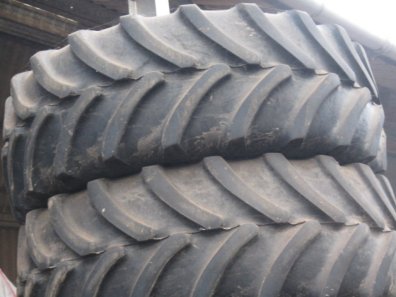 2x 600/65/38 + 2x 480/65/28 Firestone tyres 40-50%