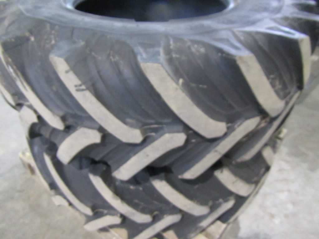 2x 16.9/24 Taurus tyres, 35%