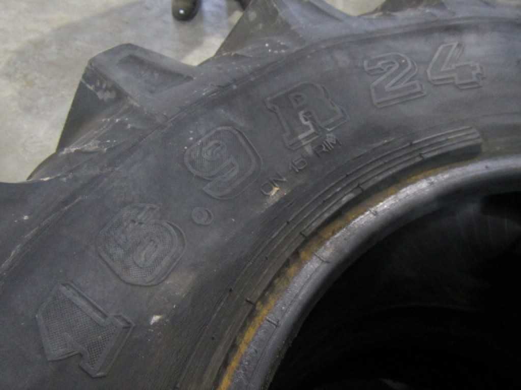 2x 16.9/24 Taurus tyres, 35%