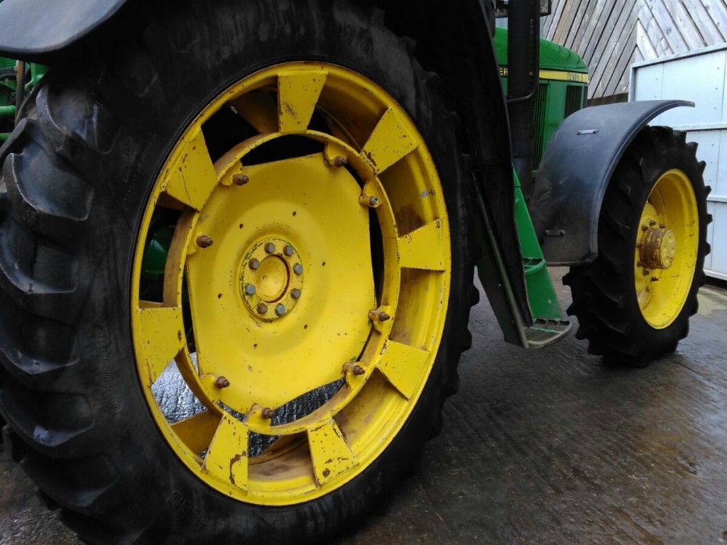 John Deere 6000-6600 row crop wheels and tyres, 13.6/48 + 12.4/32