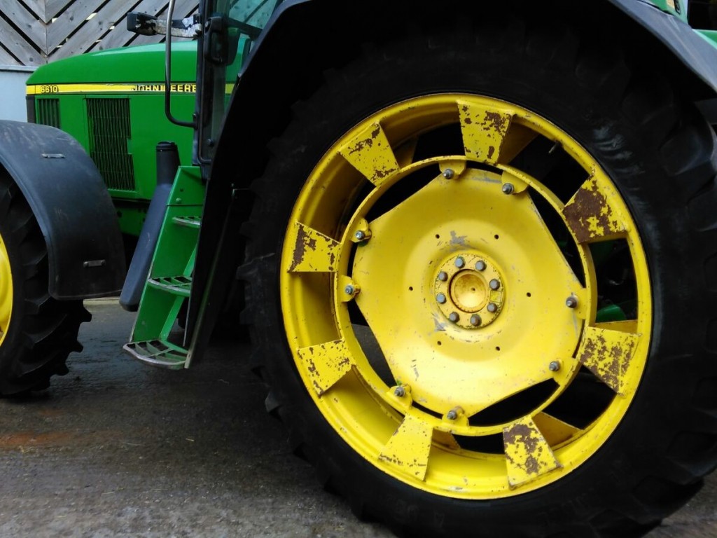 John Deere 6000-6600 row crop wheels and tyres, 13.6/48 + 12.4/32