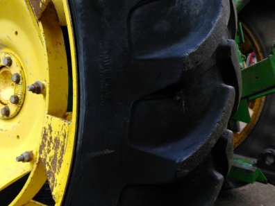 John Deere 6000-6600 row crop wheels and tyres, 13.6/48 + 12.4/32