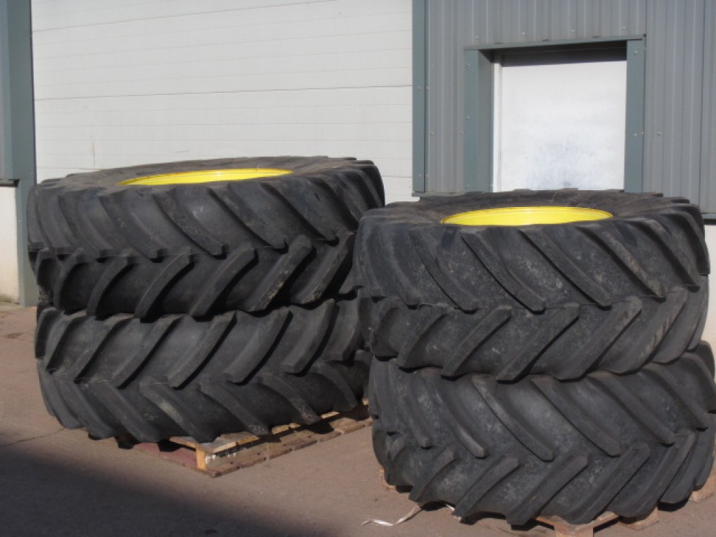 2x 650/85/38 + 2x 600/70/28 Michelin 95% tyres, fitted to John Deere wheels, taken of JD 6210R