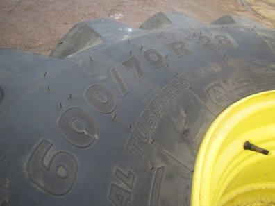 2x 650/85/38 + 2x 600/70/28 Michelin 95% tyres, fitted to John Deere wheels, taken of JD 6210R