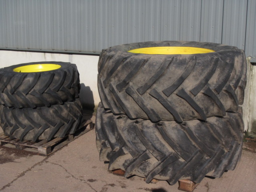 2x 650/60/38 + 2x 500/60/26.5 Trelleborg tyres, fitted to John Deere wheels