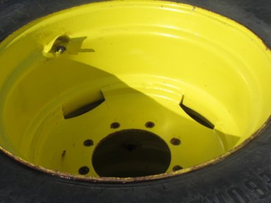 2x 650/60/38 + 2x 500/60/26.5 Trelleborg tyres, fitted to John Deere wheels