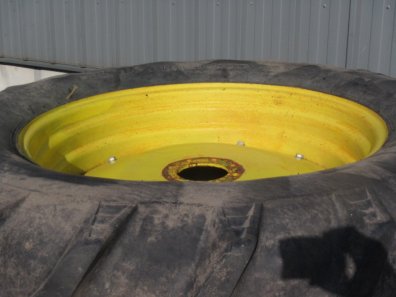 2x 650/60/38 + 2x 500/60/26.5 Trelleborg tyres, fitted to John Deere wheels