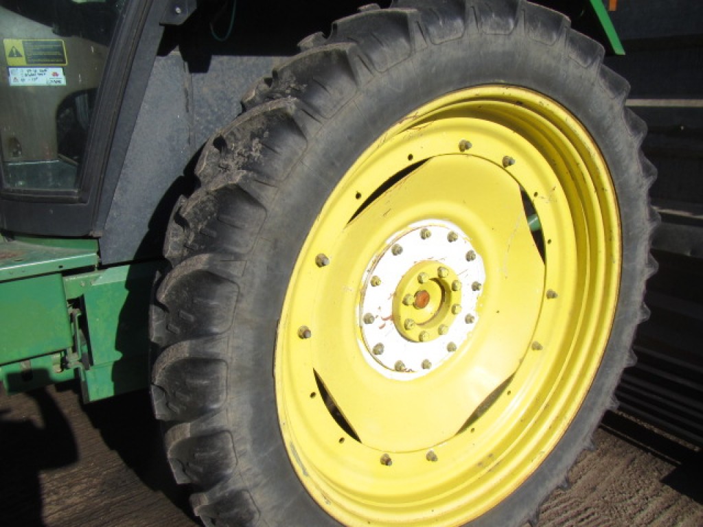 2x 11.2/48 + 2x 210/95/36 row crop wheels, to fit John Deere tractor