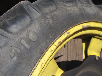 2x 11.2/48 + 2x 210/95/36 row crop wheels, to fit John Deere tractor