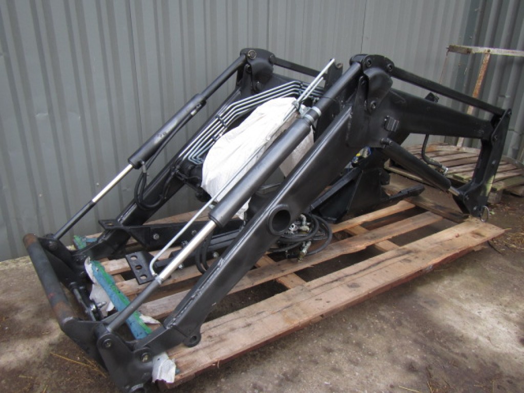 Trima self levelling loader with brackets and valve to fit Leyland 802