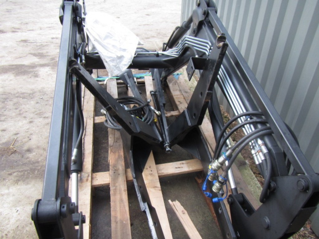 Trima self levelling loader with brackets and valve to fit Leyland 802