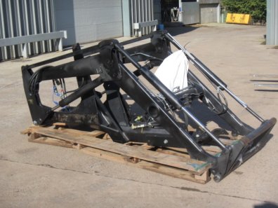 Trima self levelling loader with brackets and valve to fit Leyland 802
