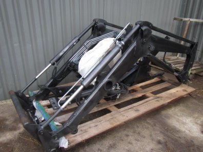 Trima self levelling loader with brackets and valve to fit Leyland 802