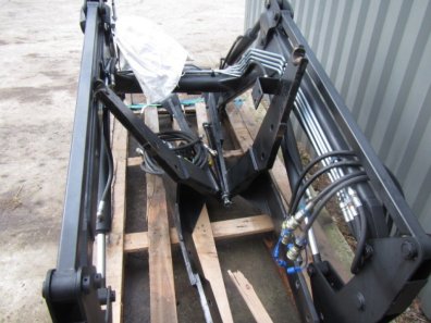 Trima self levelling loader with brackets and valve to fit Leyland 802