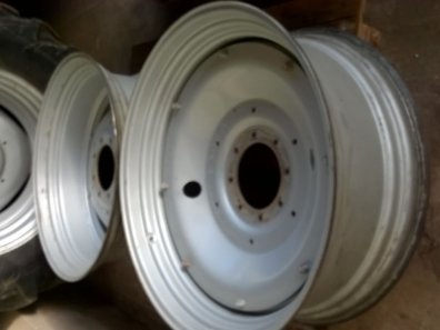Case/New Holland rims 12x28 + 15x38, straight and tidy