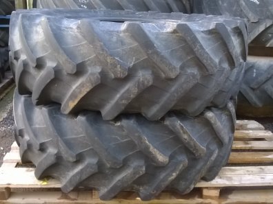 2x 520/70/38 35% + 2x 420/70/28 20% Pirelli tyres