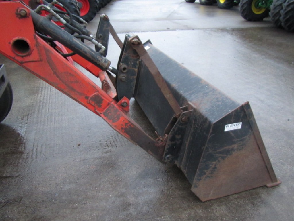 Massey Ferguson 880 loader, brackets to fit a MF390, bucket