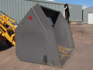 Caulklett high tip grain bucket with Volvo brackets