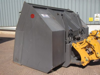 Caulklett high tip grain bucket with Volvo brackets