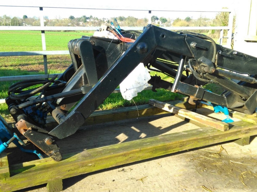 Quicke Loader with brackets and valve to fit Ford 6610 tractor