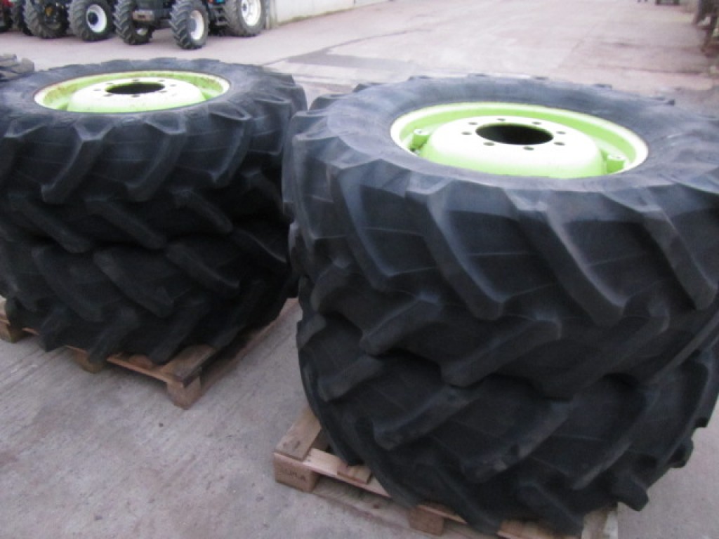 4x MB Trac wheels, fitted with 3 x 480/70/26 and 1 X 16.9/26 tyres