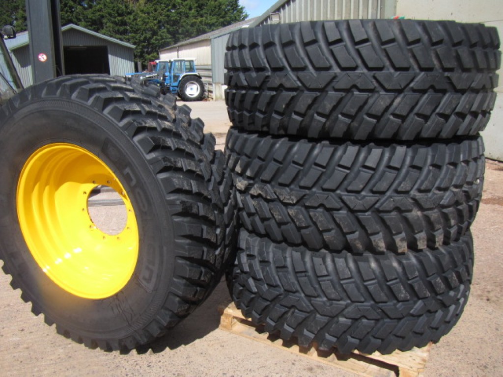 Nokian TRI2 540/65/30 industrial tyres, fitted to JCB wheels, to fit JCB 4220 Fastrac