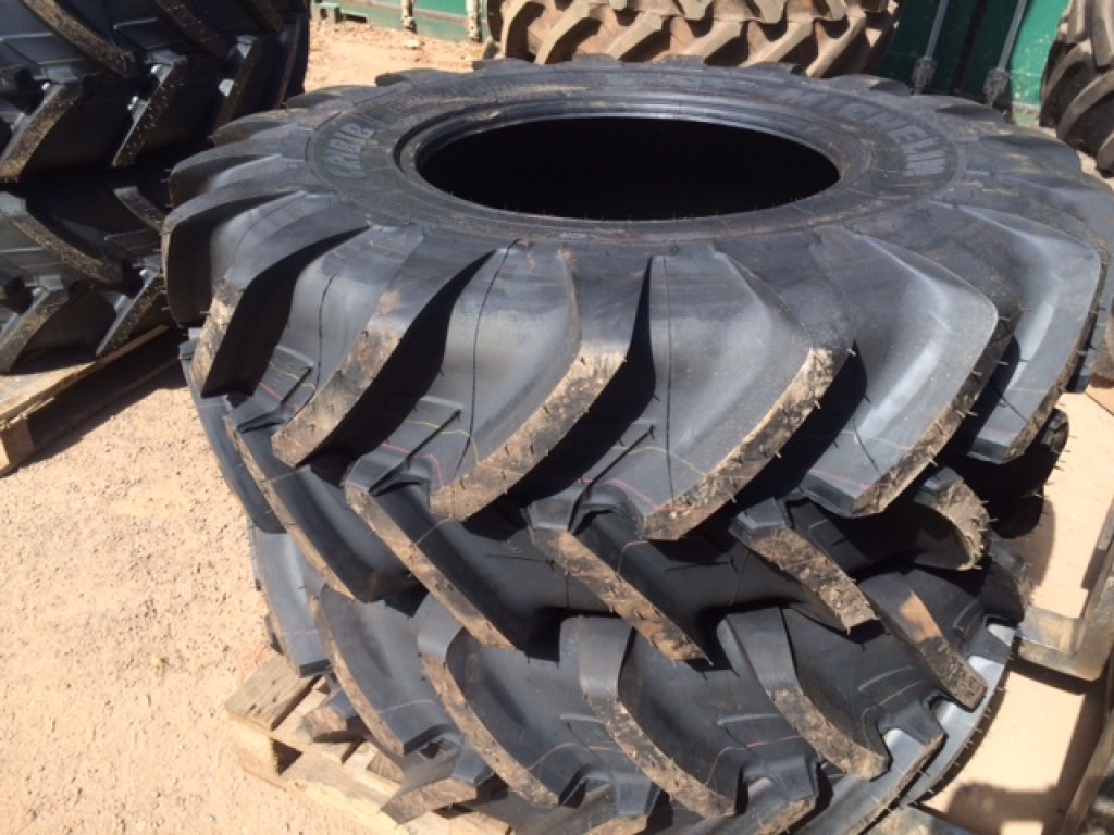 2x 18.4/38 + 2x 16.9/24 Michelin tyres